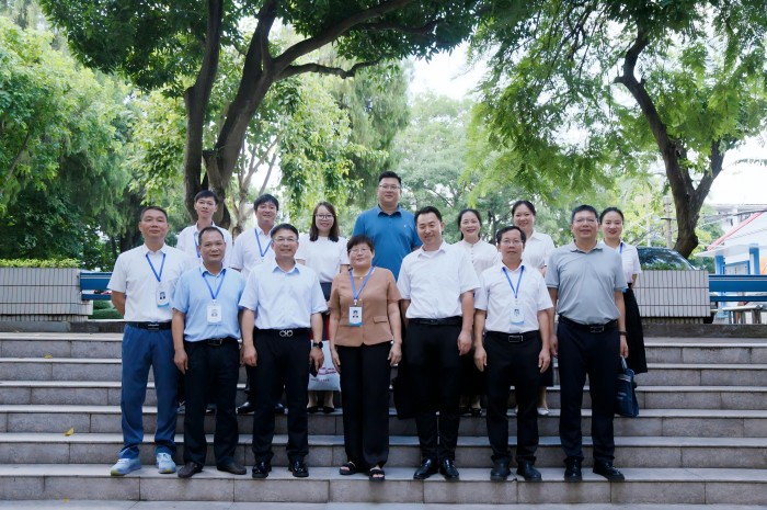 双方合影.jpg