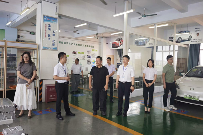 专家组实地核查学院新专业实训基地（二）_副本.jpg